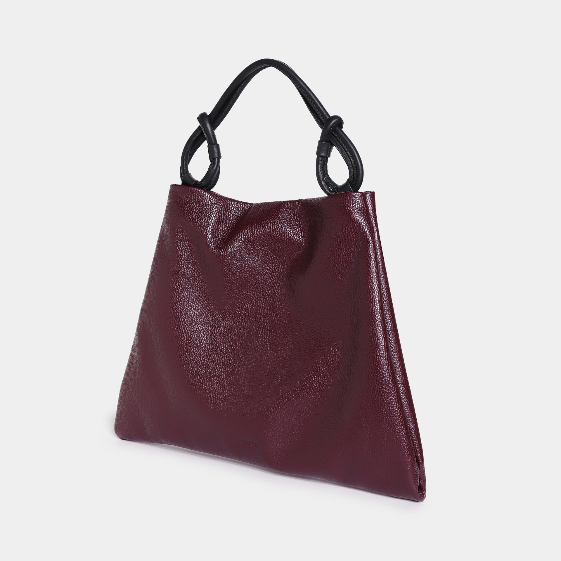 borsa hobo pelle martellata bordeaux burgundy manico con nodi minimalista trendy design brand Arron made in Italy