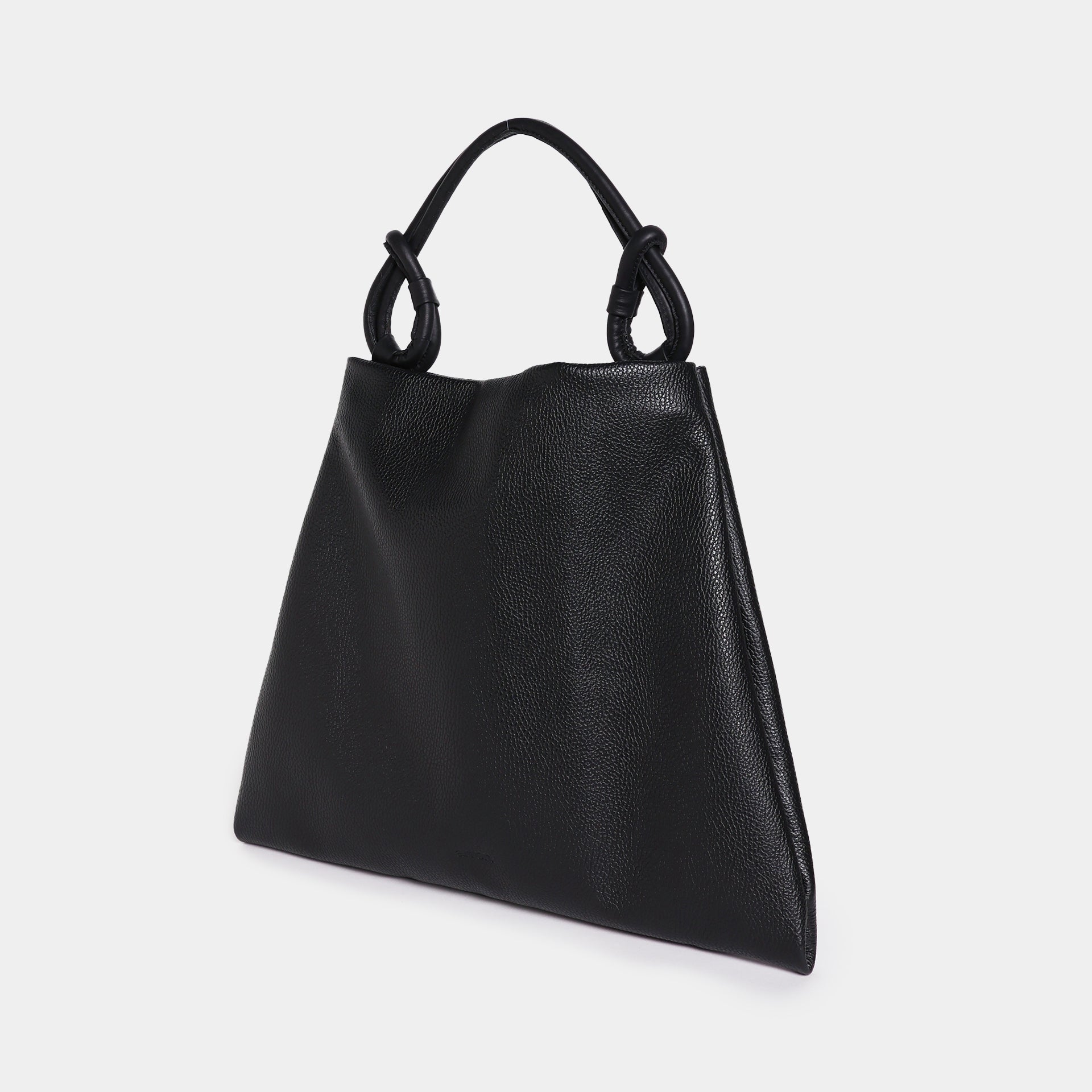 borsa hobo pelle martellata nera manico con nodi minimalista trendy design brand Arron made in Italy
