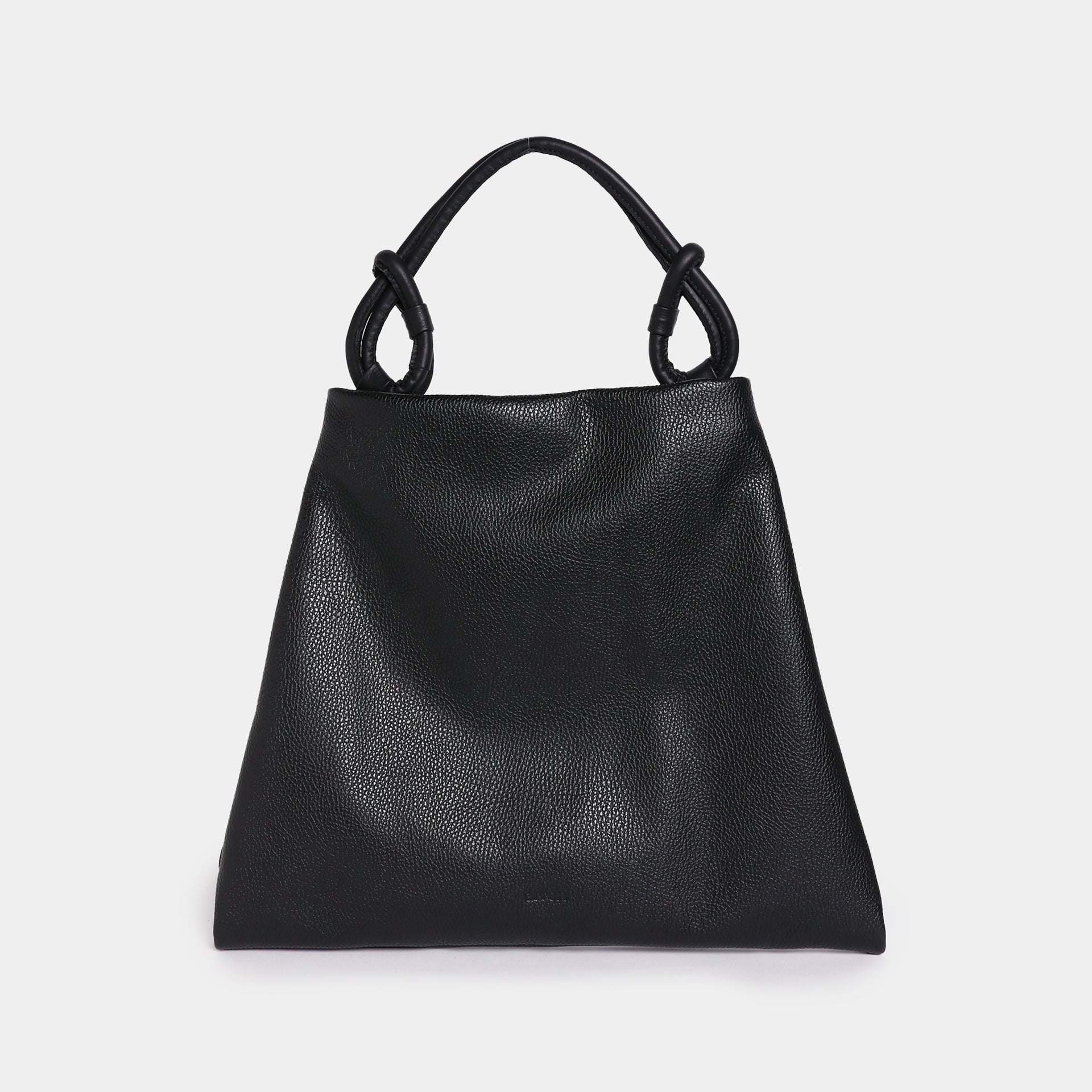 borsa hobo pelle martellata nera manico con nodi minimalista trendy design brand Arron made in Italy