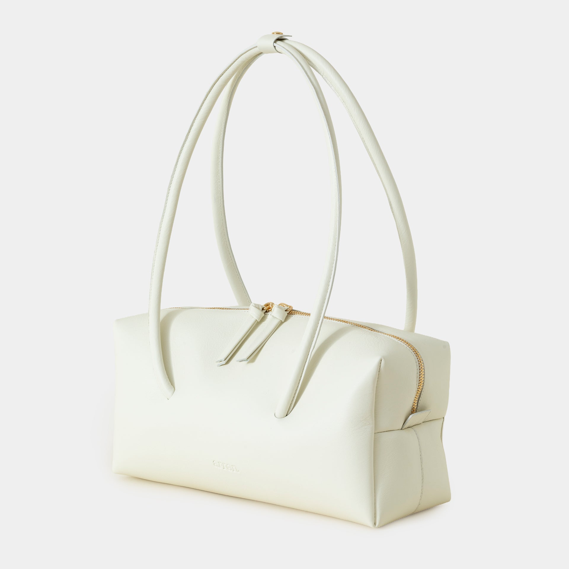 Carol borsa Made in Italy in pelle burro scultorea grafica modello east west con manico di design brand Arron vista laterale