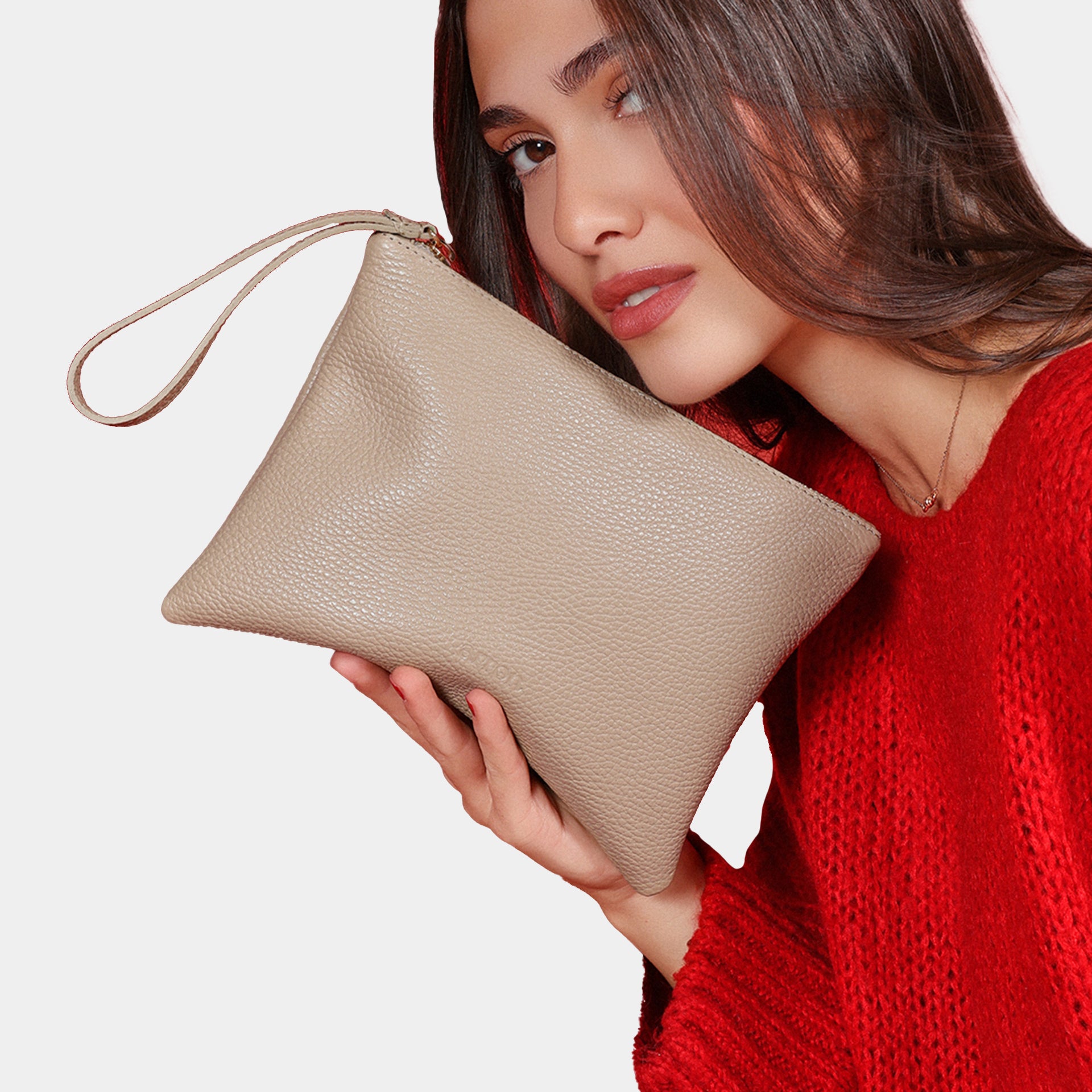 Marnie pochette a mano in pelle martellata almond Arron made in italy