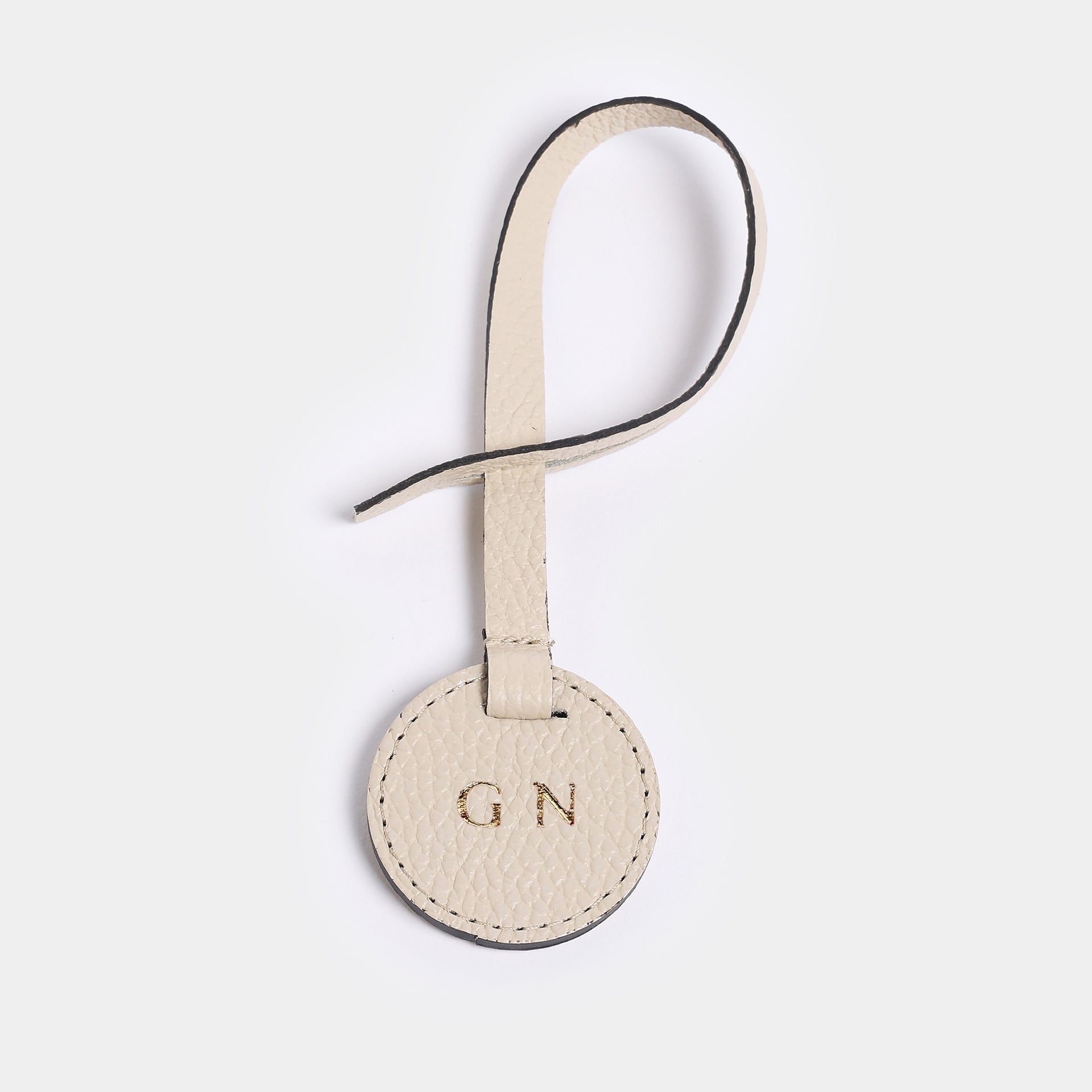Portachiavi e charm Keira in pelle avena Arron, personalizzato con iniziali timbrate a caldo, accessorio artigianale Made in Italy per borse e chiavi