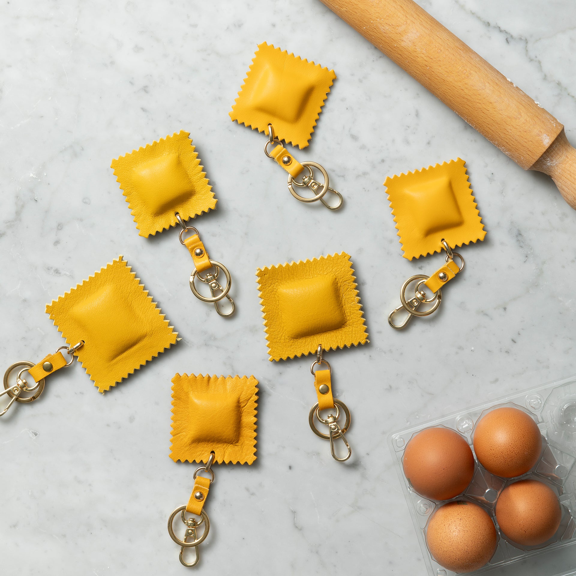 portachiavi charm divertente in pelle a forma di pasta a forma di raviolo brand ARRON idea regalo originale e unico Made in Italy