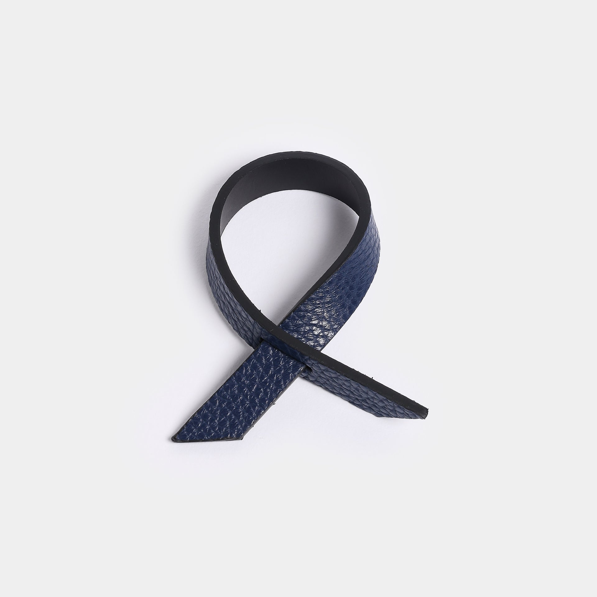portatovaglio TILDE in pelle blu qualità artigianale arron design minimale Made in Italy
