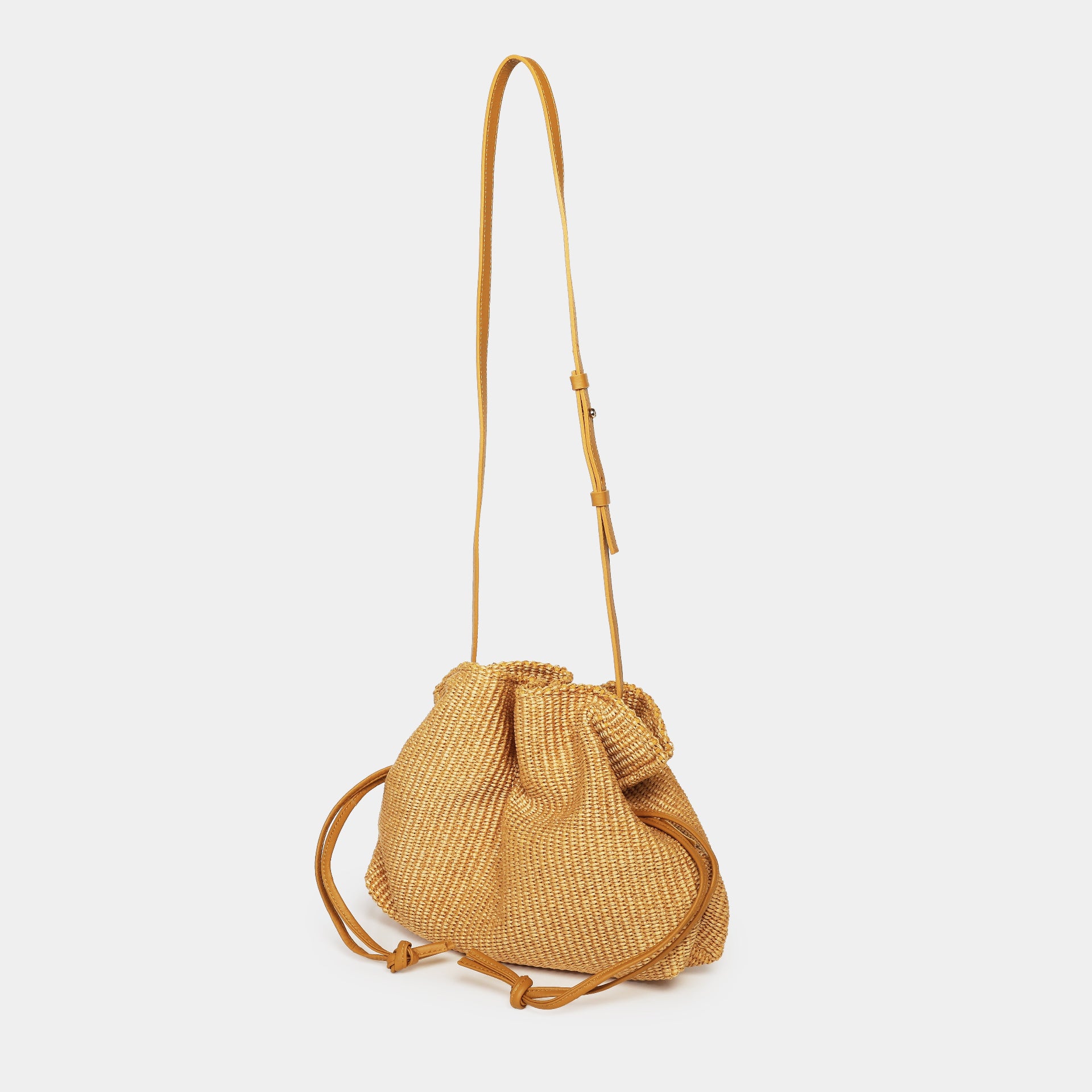 borsa Rossana a sacchetto in rafia ecrù naturale e pelle con tracolla e coulisse morbida quotidiana made in italy Arron
