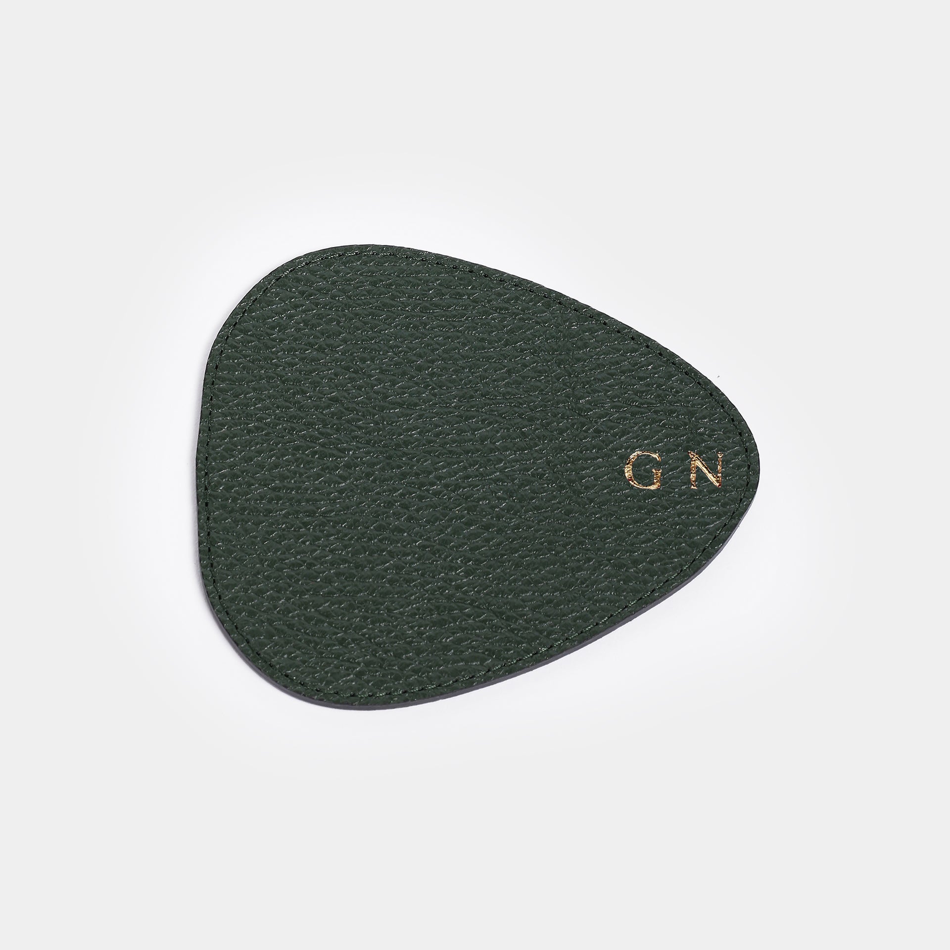 Sottobicchiere DROPPY in pelle verde Arron, design elegante Made in Italy, forma a goccia personalizzato con iniziali