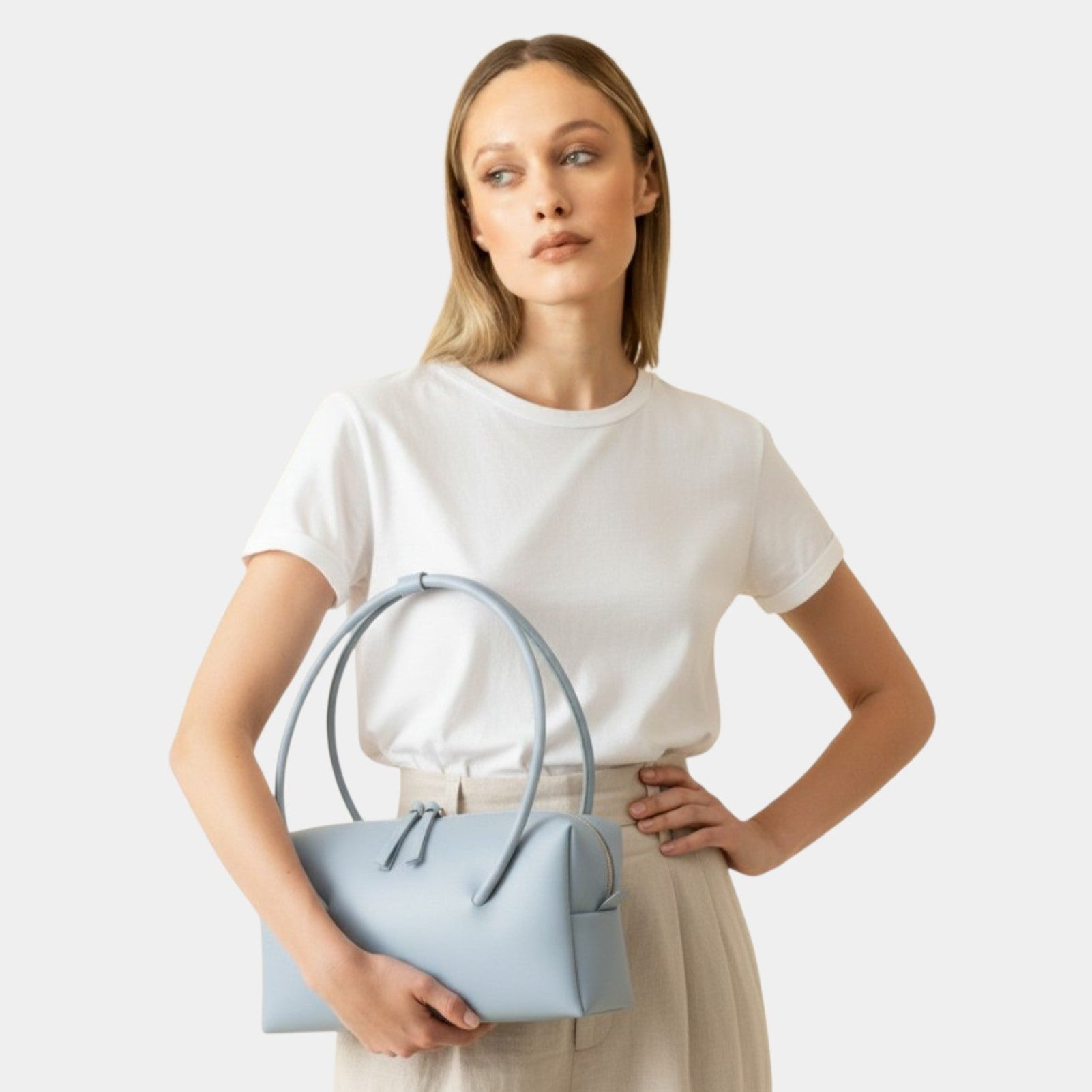 borsa Carol east west arron in pelle color cielo grafica di tendenza made in italy