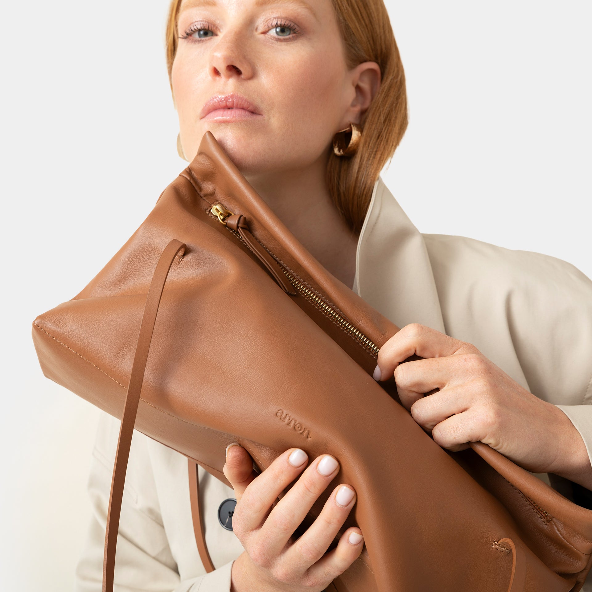 borsa baguette a spalla Arron in morbida nappa color camel con zip 