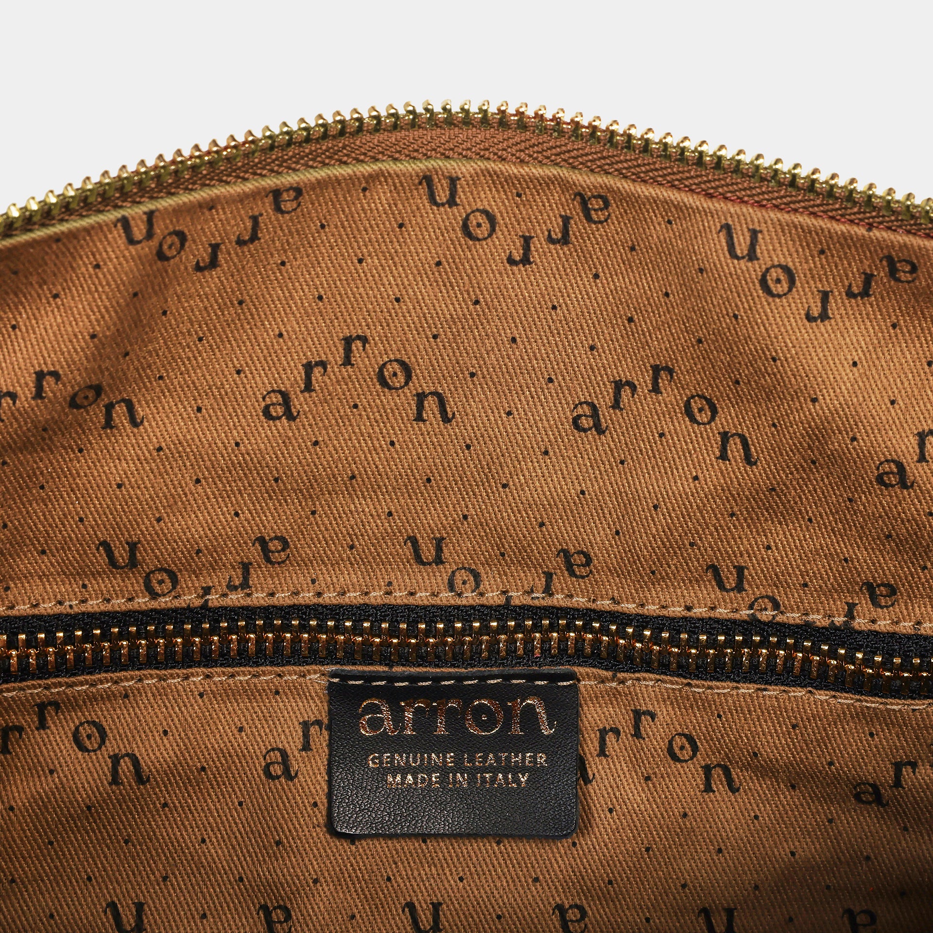interno borsa Arron con fodera logo e tasca con zipper