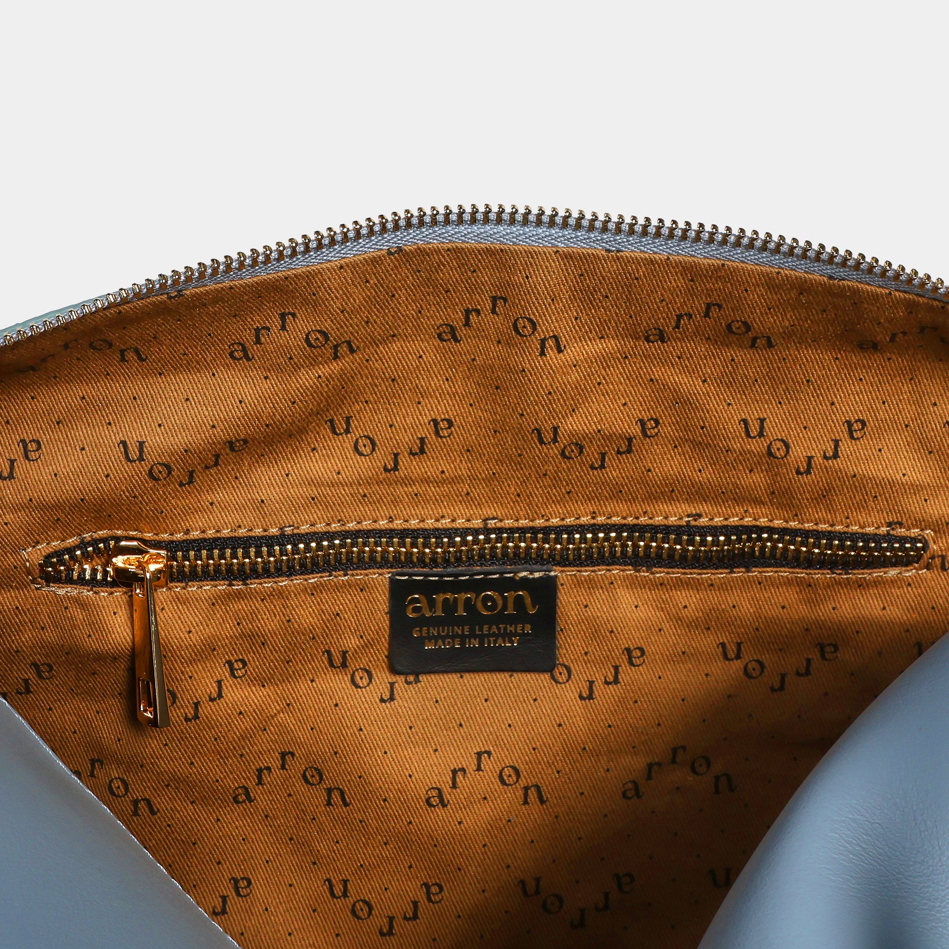 dettaglio interno con fodera Arron tasca e zipper
