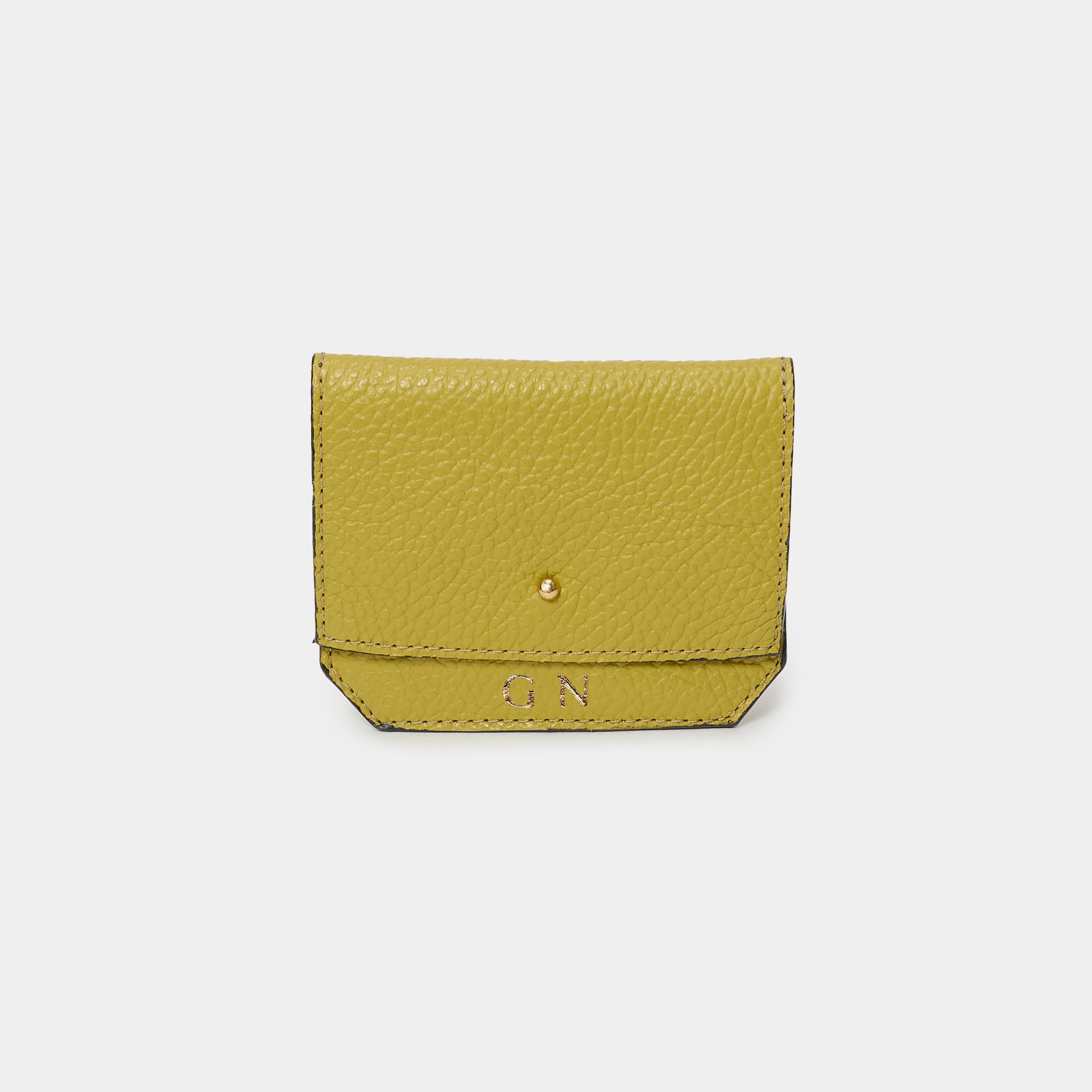 portafogli e portacarte Minù brand Arron unisex piccolo e compatto pelle martellata mostarda e personalizzato come regalo con iniziali timbrate a caldo 