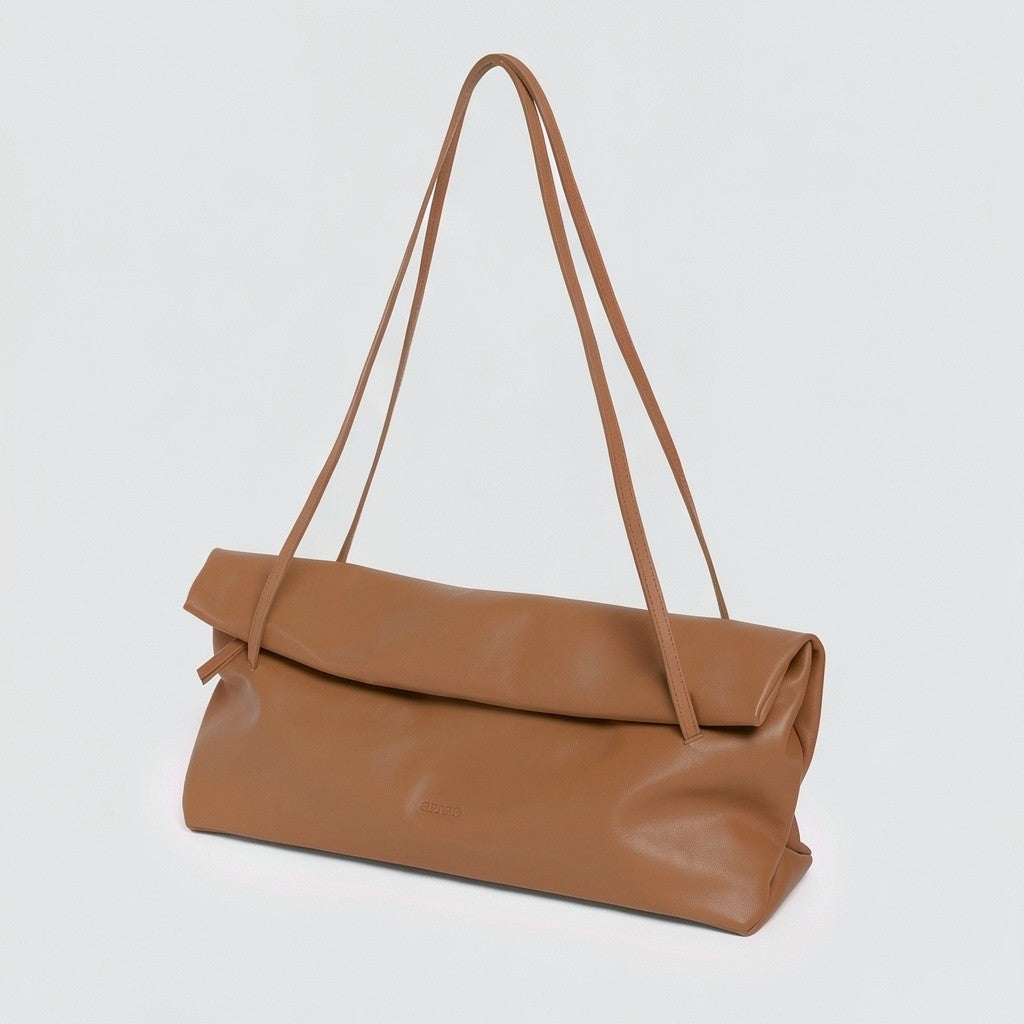 borsa Otta made in Italy del brand Arron  in pelle color cognac, forma allungata east west, trendy, leggera manici fini vista laterale