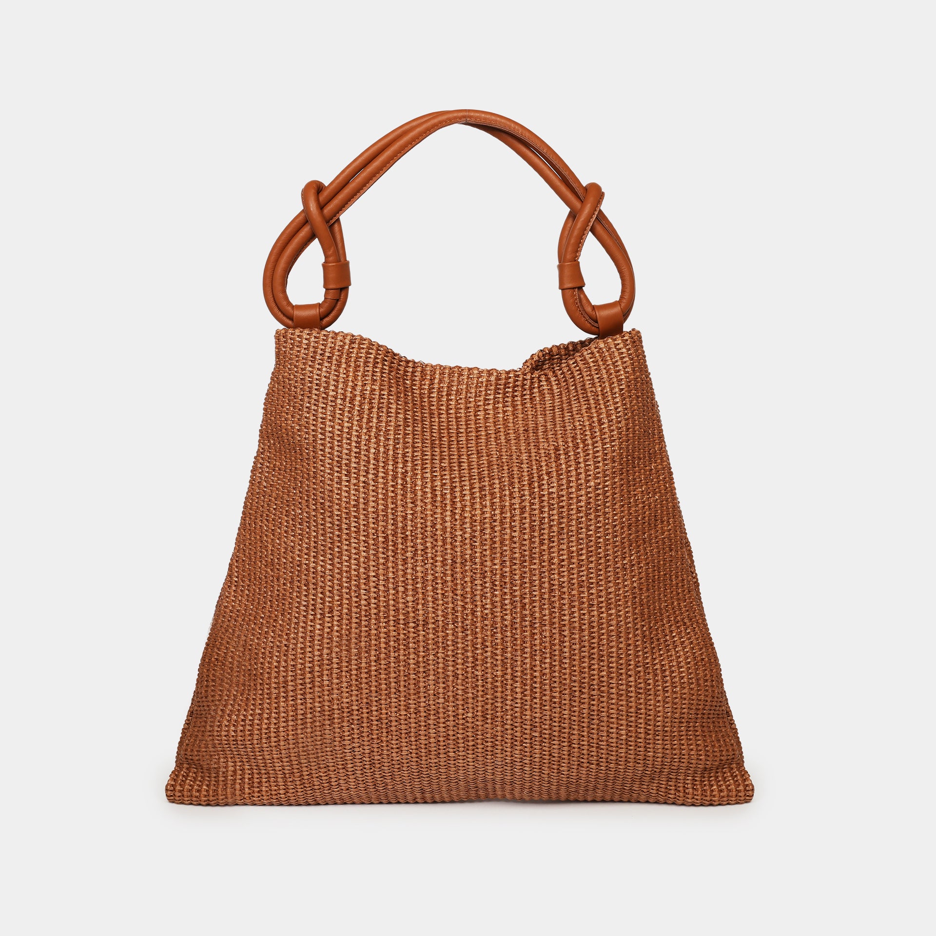 borsa hobo grande del marchio Arron in rafia e pelle marrone con manico con nodi decorativi leggera vista frontale