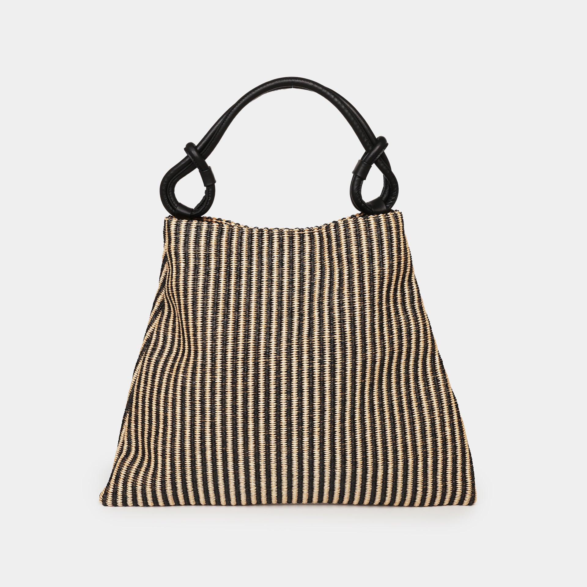 borsa Arron in rafia rigata ecrù e pelle nera con manico a nodo e tracolla vista frontale 