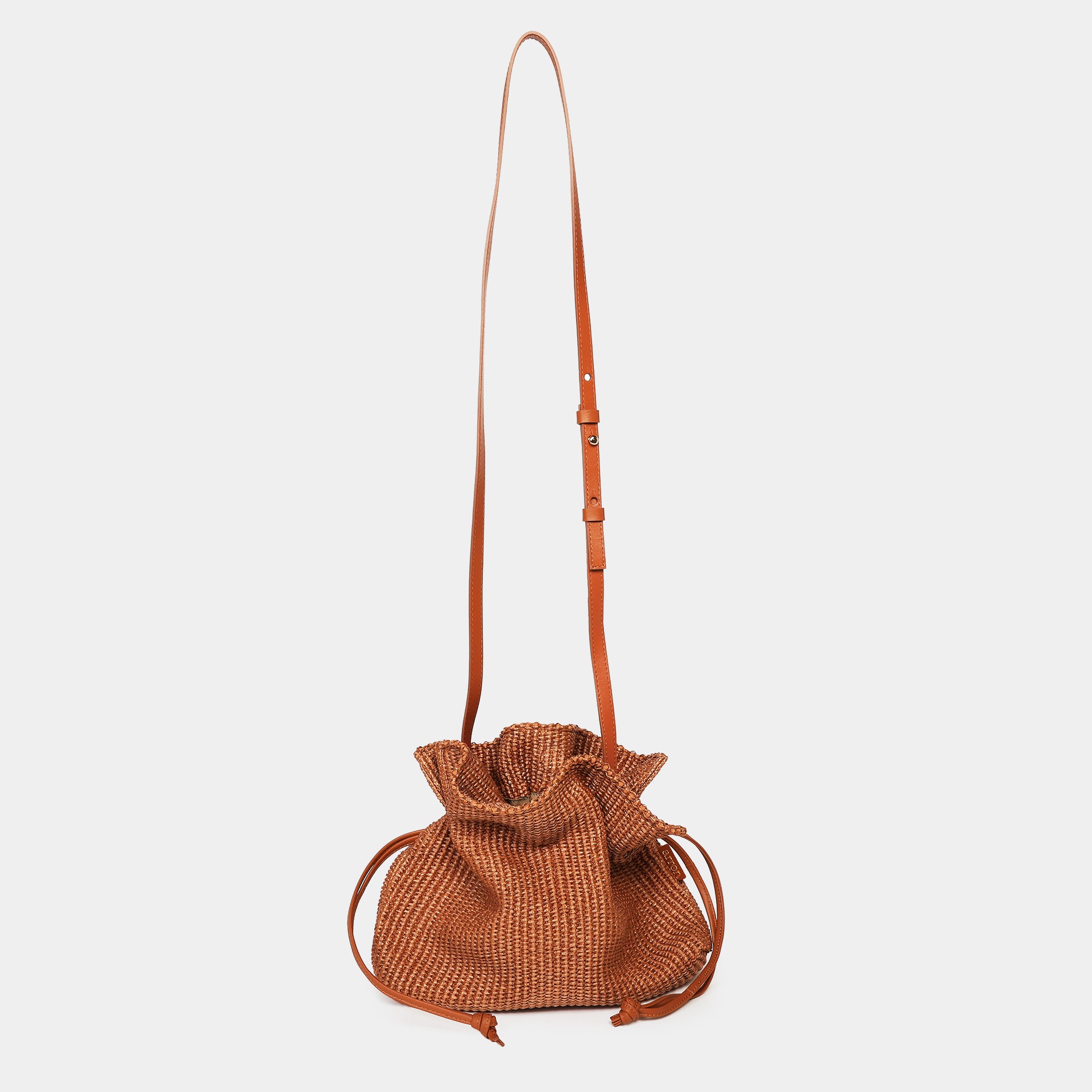 rossana borsa Arron 
a sacchetto in rafia marrone con tracolla leggere quotidiana morbida 