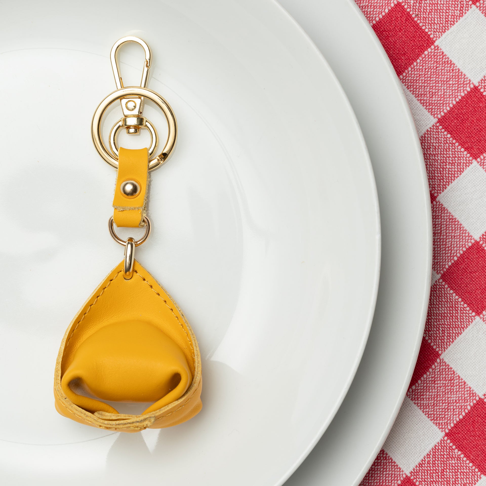 charm divertente portachiavi in pelle a forma di pasta tortellone brand ARRON lifestyle idea regalo 