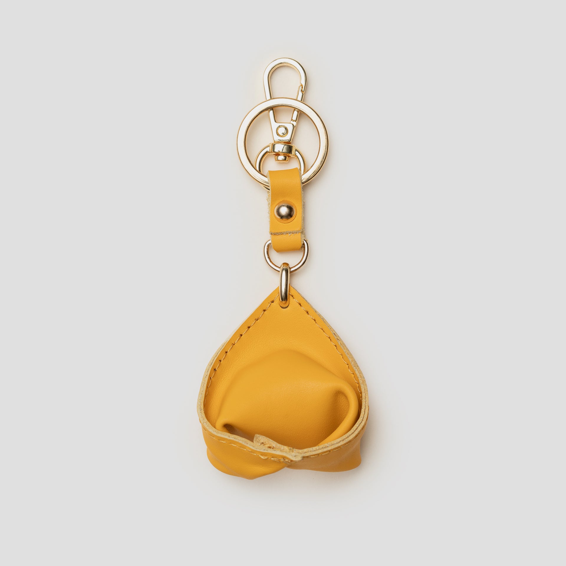charm divertente portachiavi in pelle a forma di pasta tortellone brand ARRON made in italy